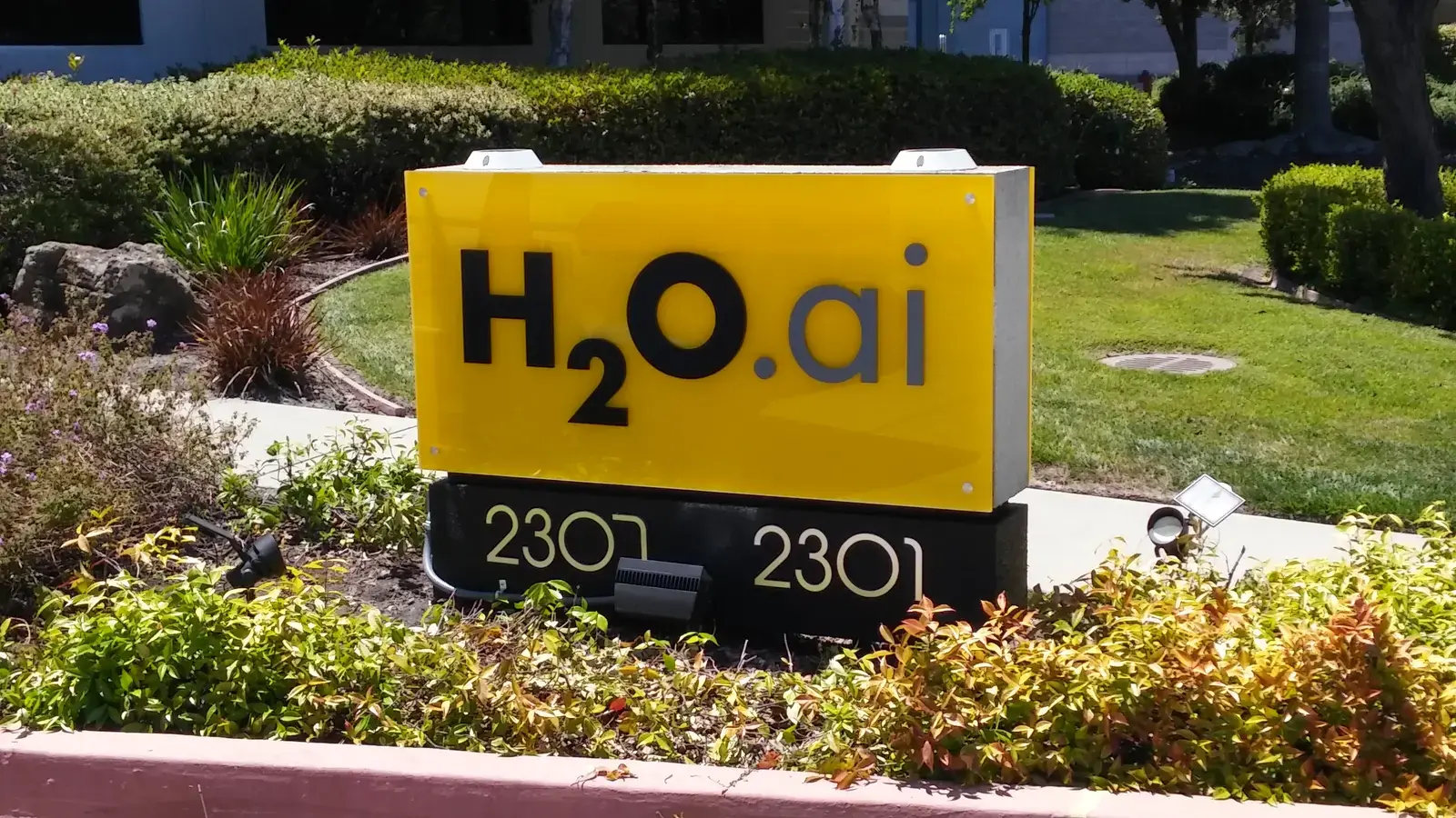 Monument Signs: Combining Acrylic Panels and Dimensional Letters for a Bold Entrance